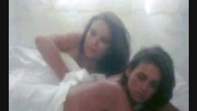 સેક્સી બીપી સેક્સ વીડીયો વિનાઇલ મીની ડ્રેસમાં શિંગડા સ્લટ તેના મિત્રના ટોટી પર સવારી કરે છે