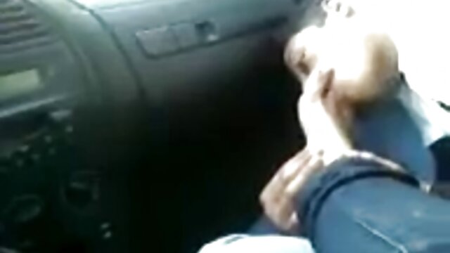 તેજસ્વી સોનેરી બ્લોલેરીના છોડતી બીપી સેક્સ વીડીયો જડબા શિંગડા માણસને તેના સેક્સી શૂઝને ચૂસવા દે છે